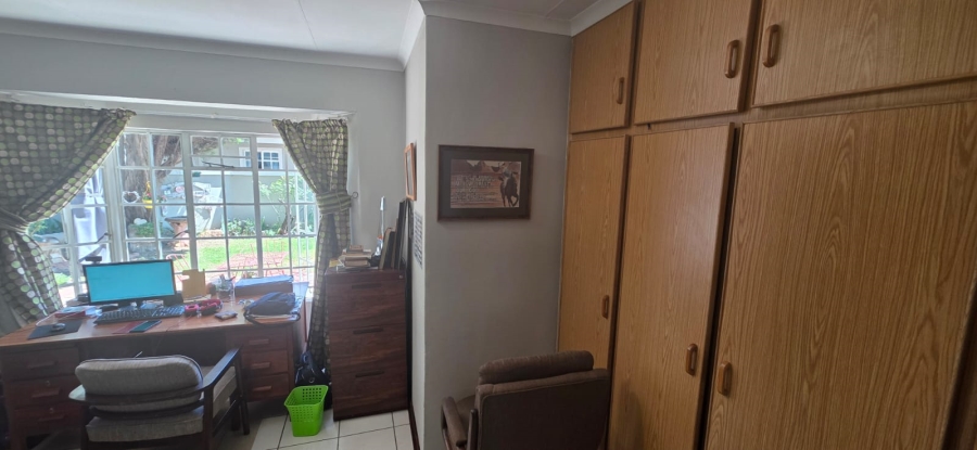 3 Bedroom Property for Sale in Kannoniers Park North West